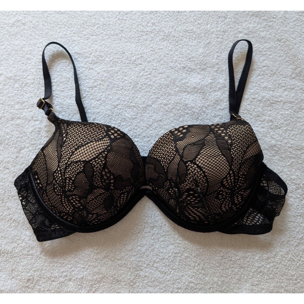 NWOT Victoria's Secret Very Sexy Push-Up Bra 36C Black Lace Underwired